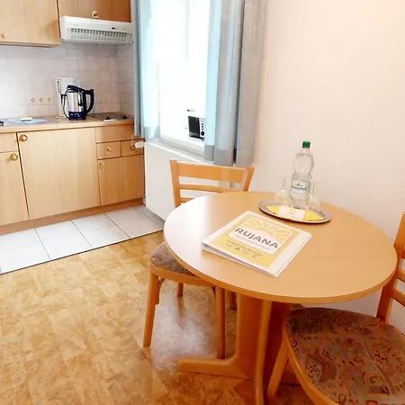 Hans By Rujana * Binz