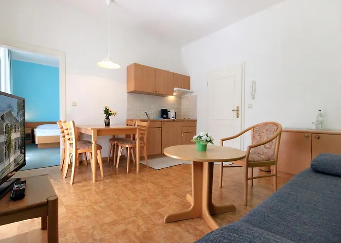 Hans By Rujana Apartment