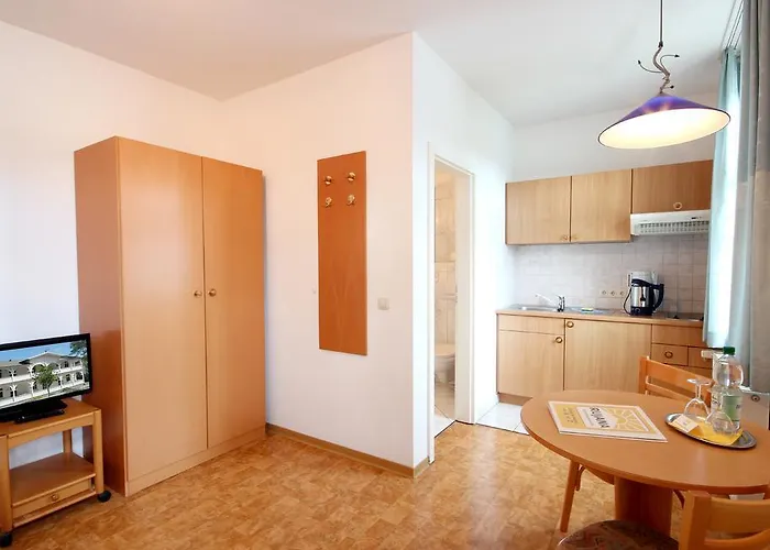 Hans By Rujana Apartment *